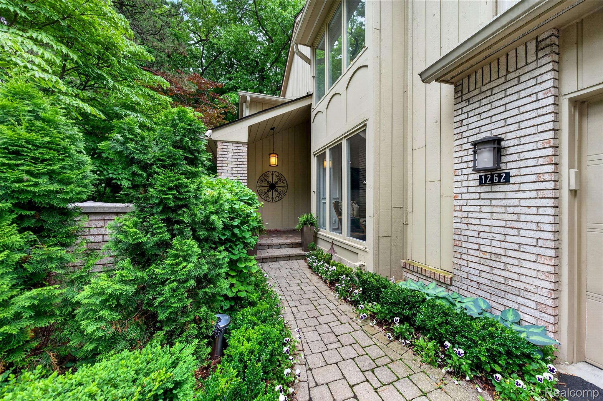 1262 Woodcrest Circle