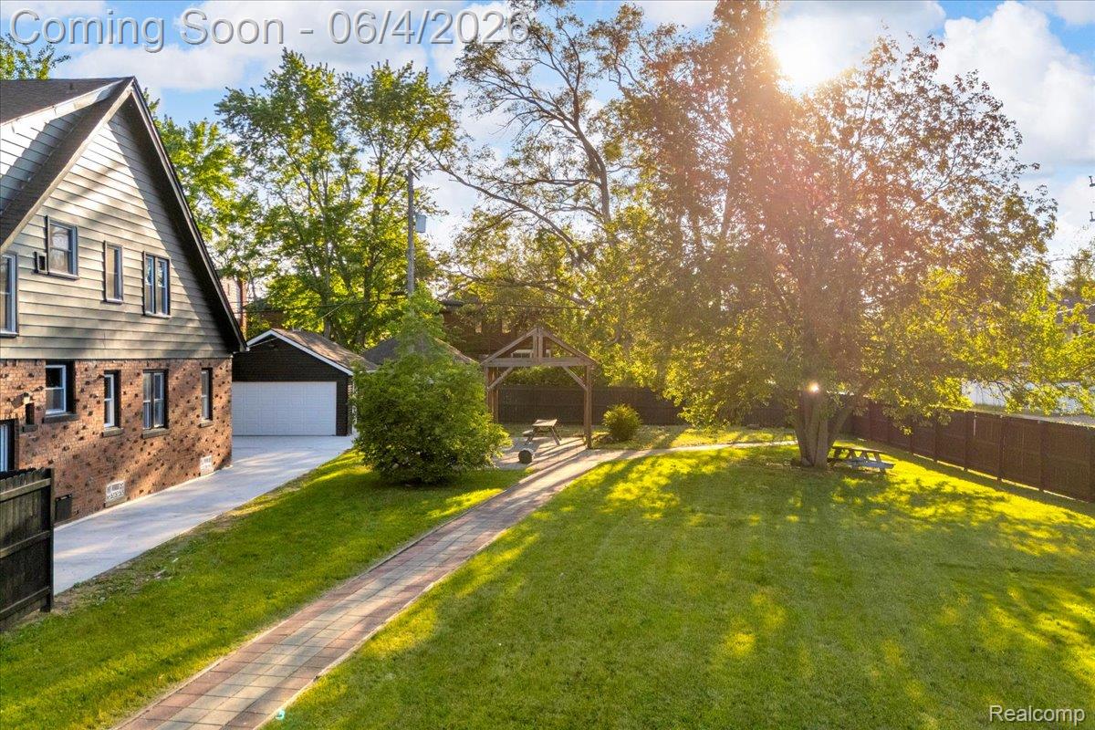 17201 Northlawn Street