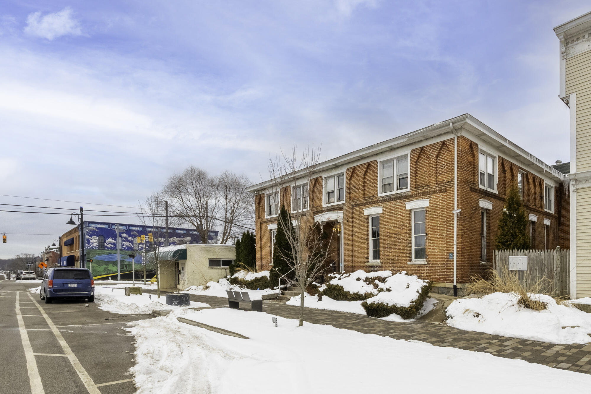 105 N Broadway Street