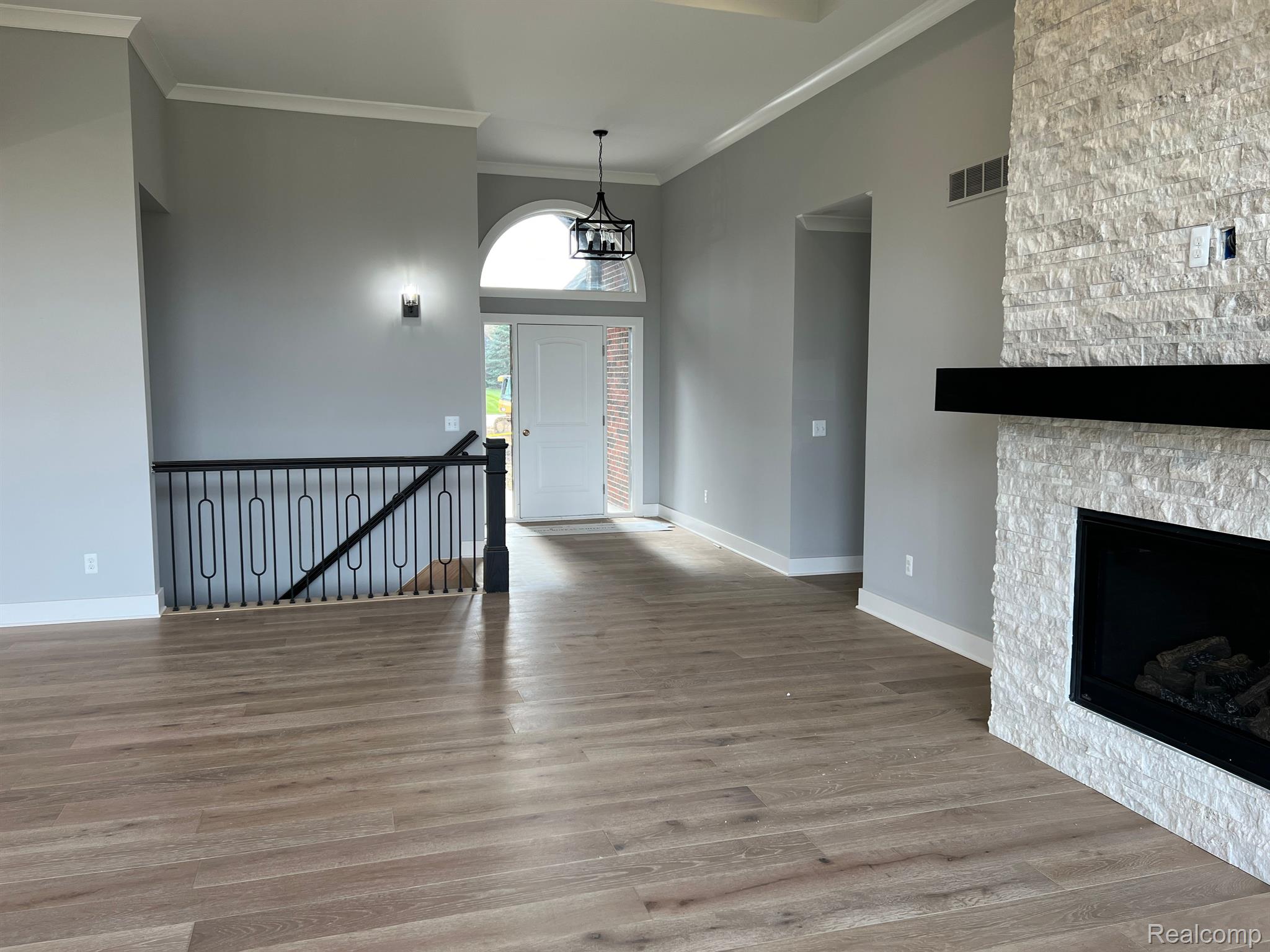 5873 SARATOGA Drive