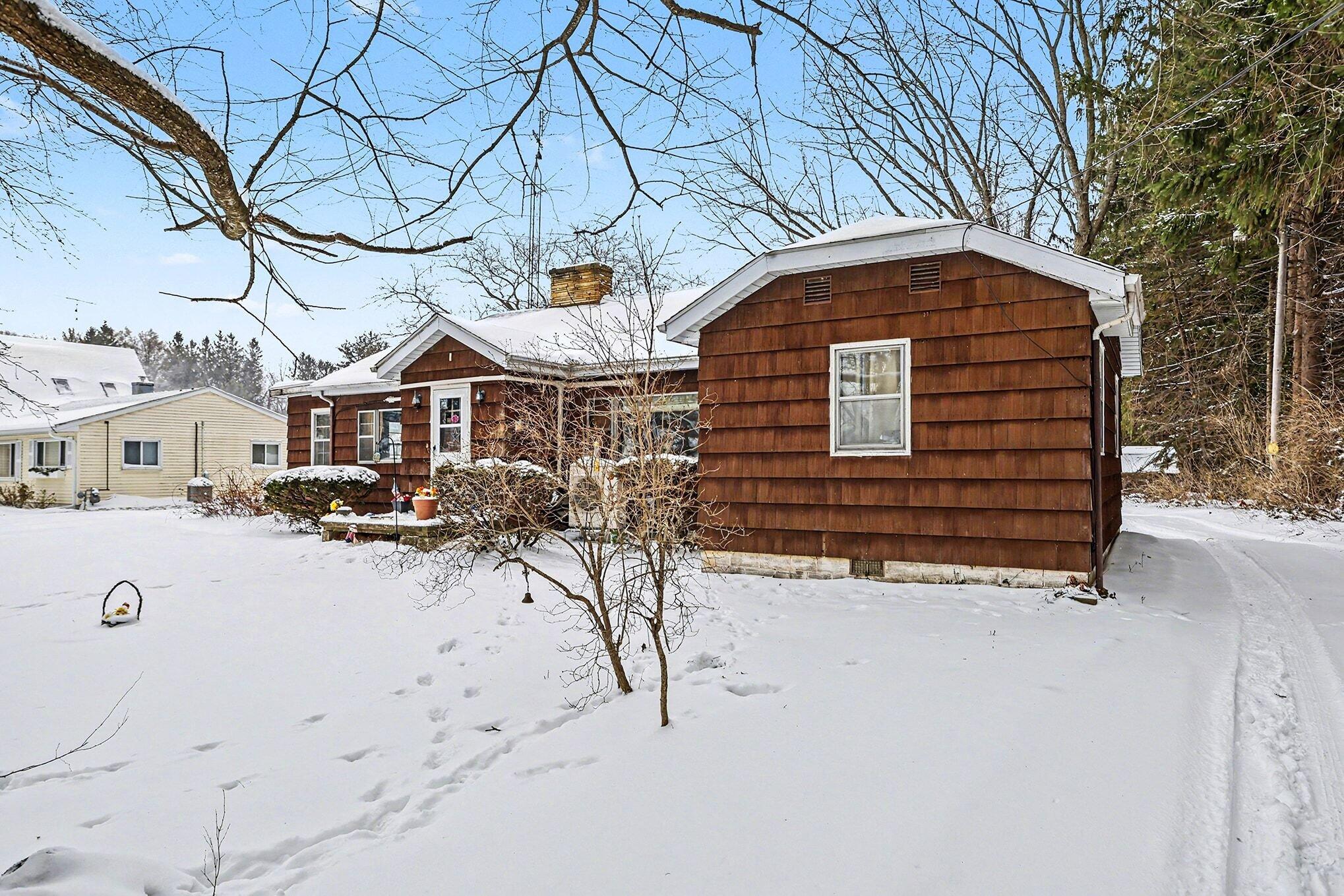 3633 Lakeshore Drive