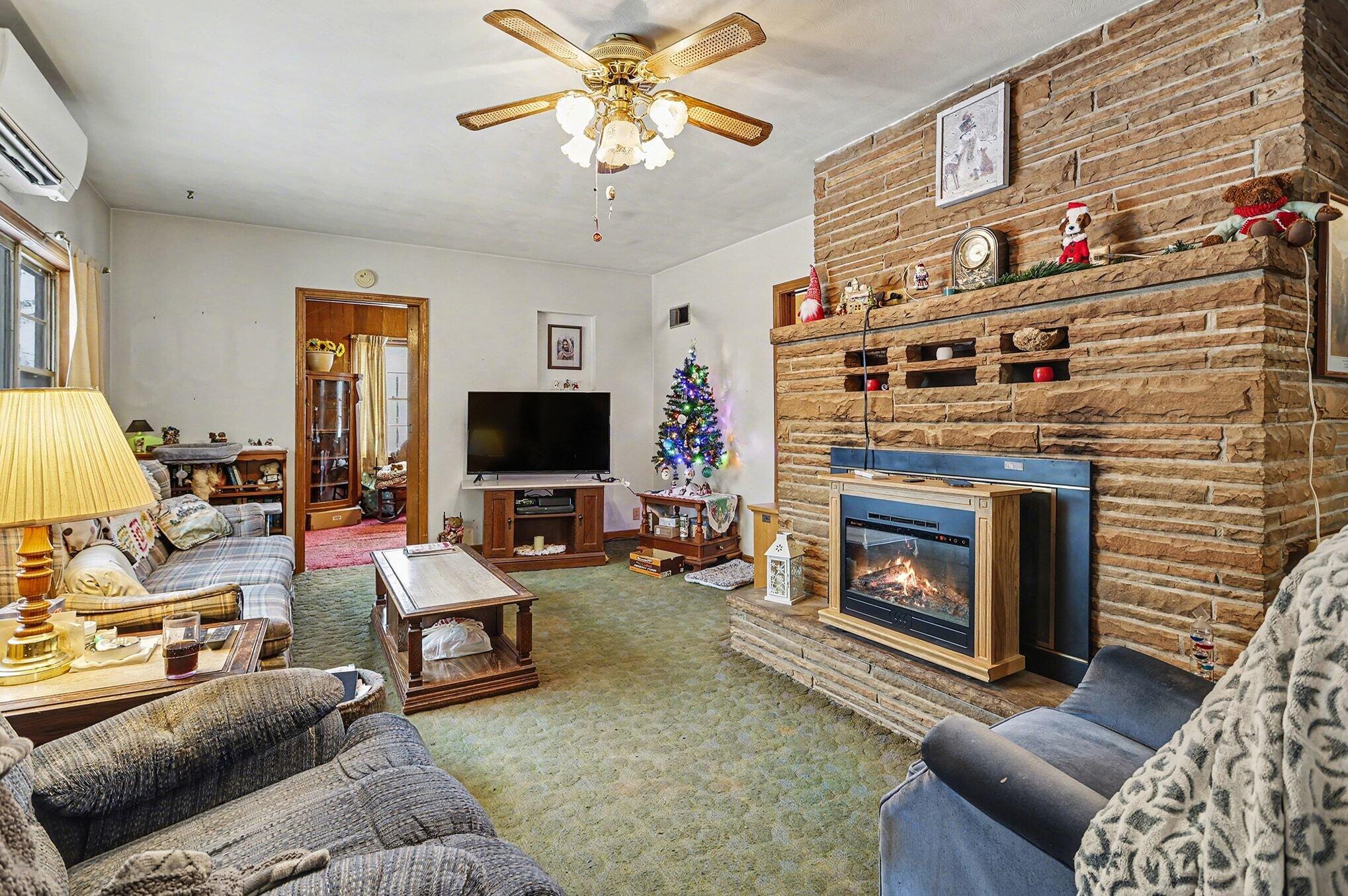 3633 Lakeshore Drive