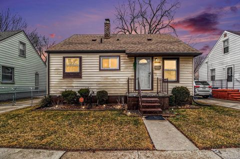 21852 Cyman Avenue Warren City MI 48091