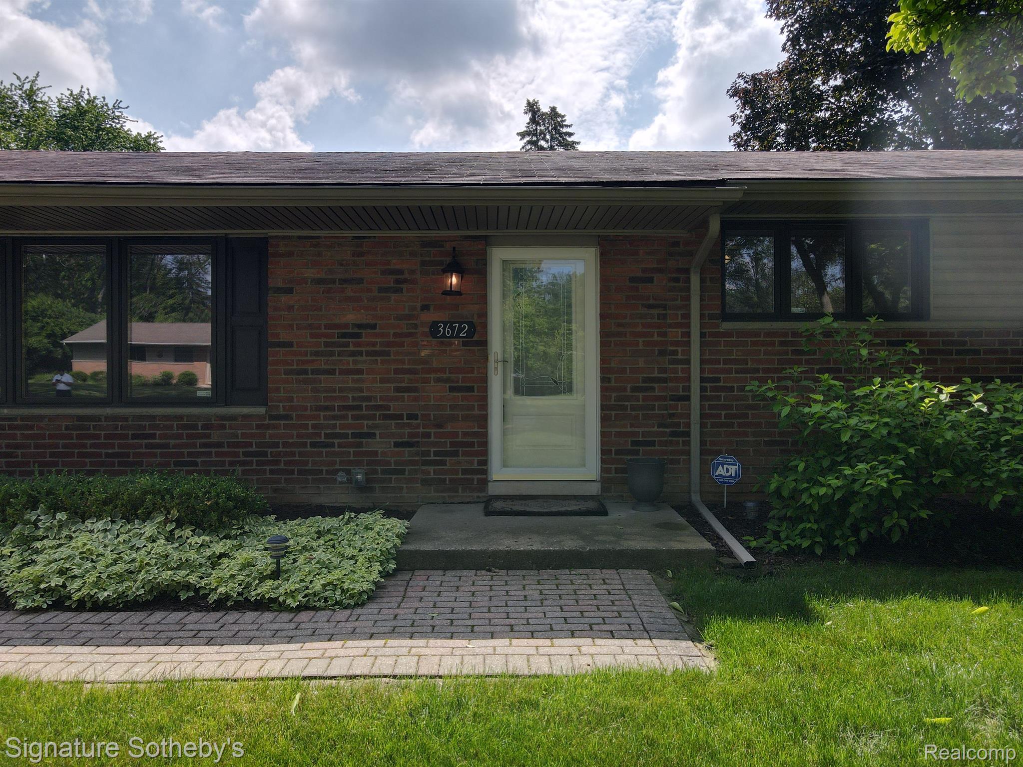 3672 MIDDLEBURY Lane