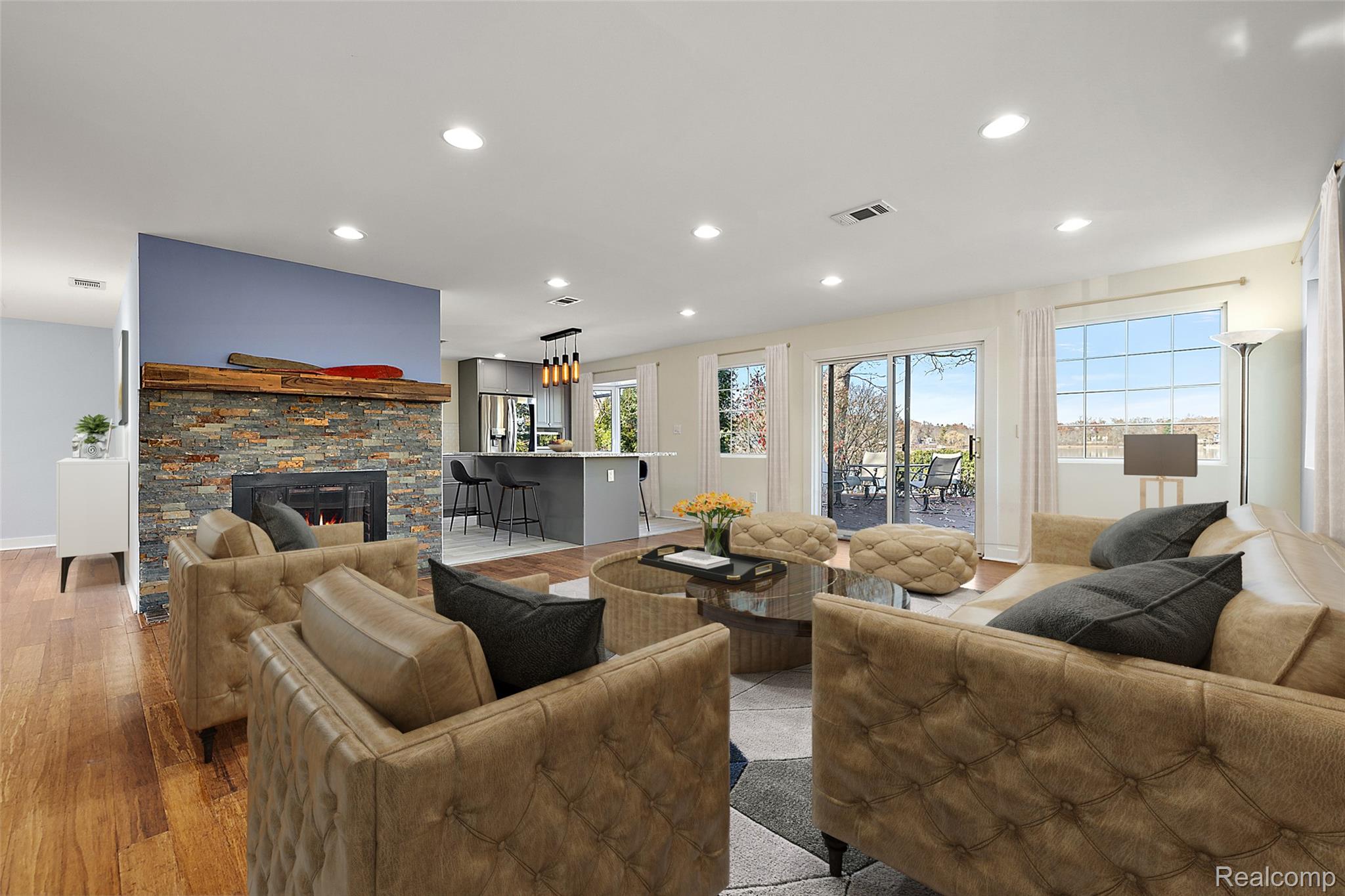 9492 Roundlake Boulevard