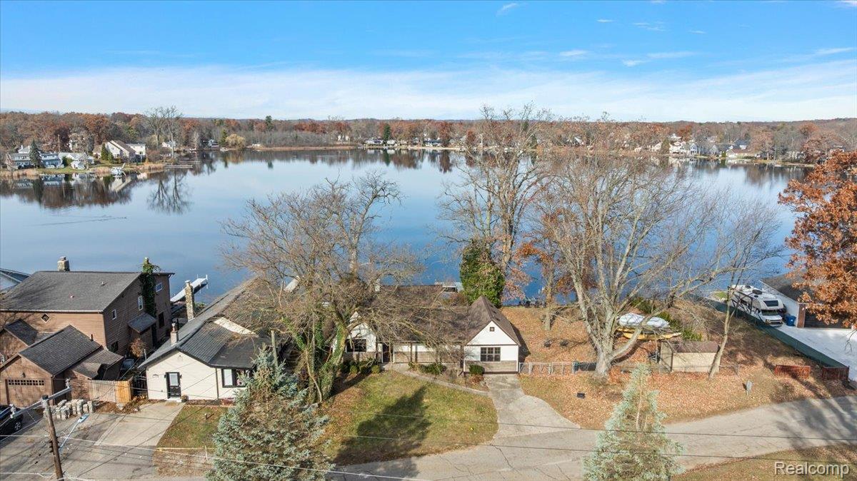 9492 Roundlake Boulevard