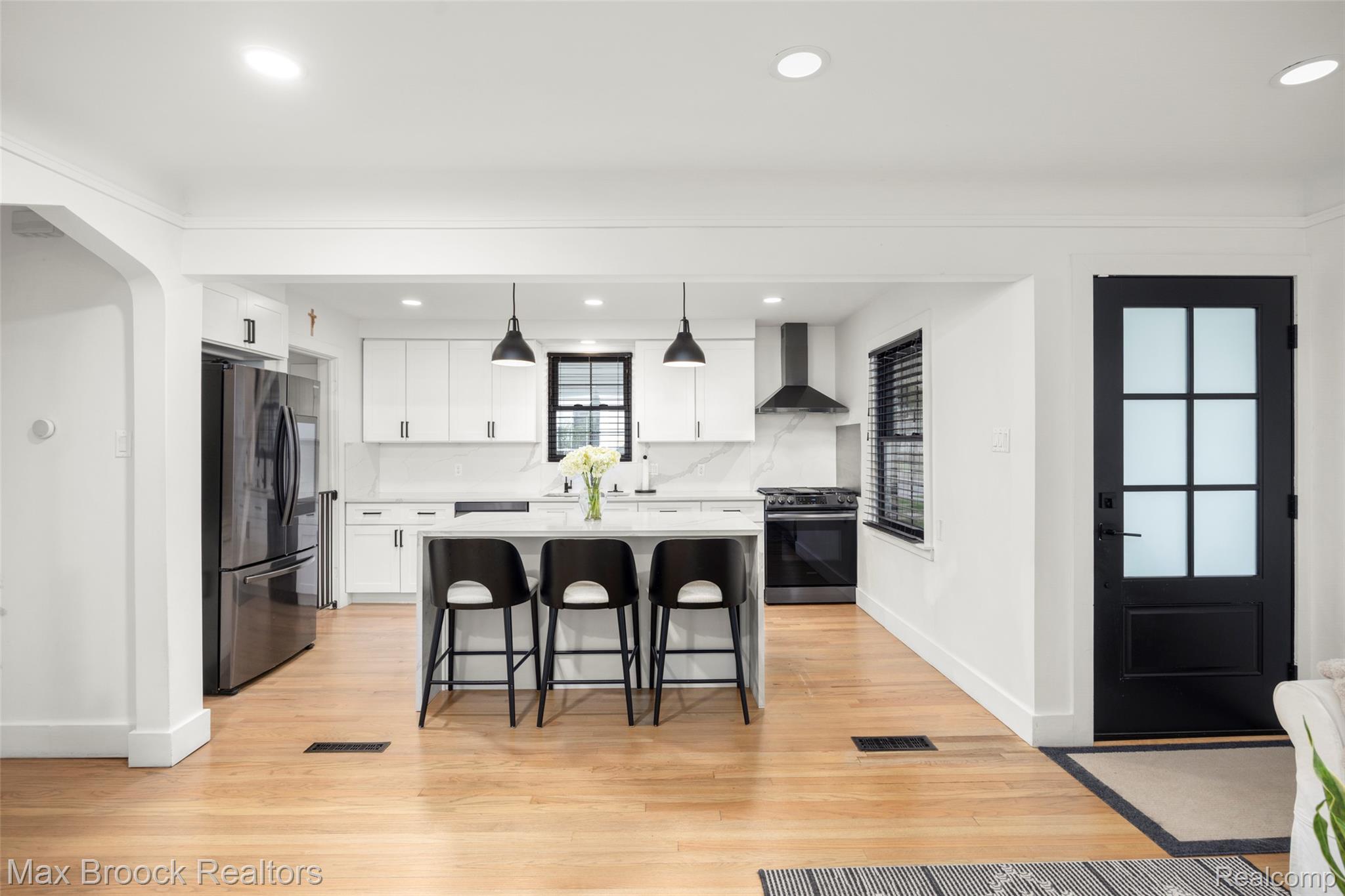 513 N Altadena Avenue