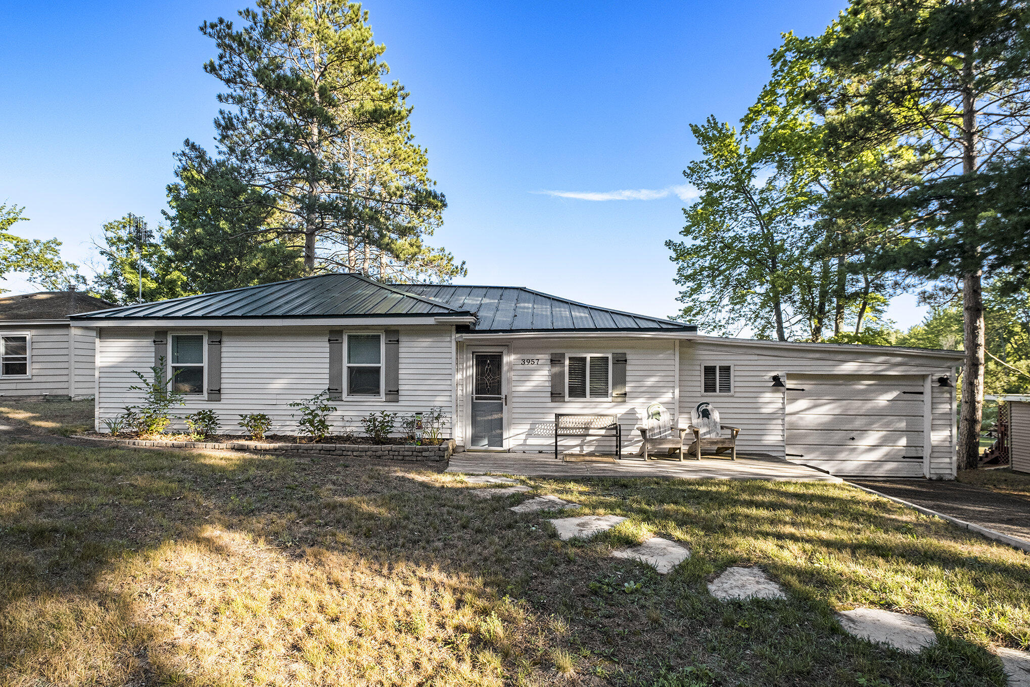 3957 Cleveland Drive W