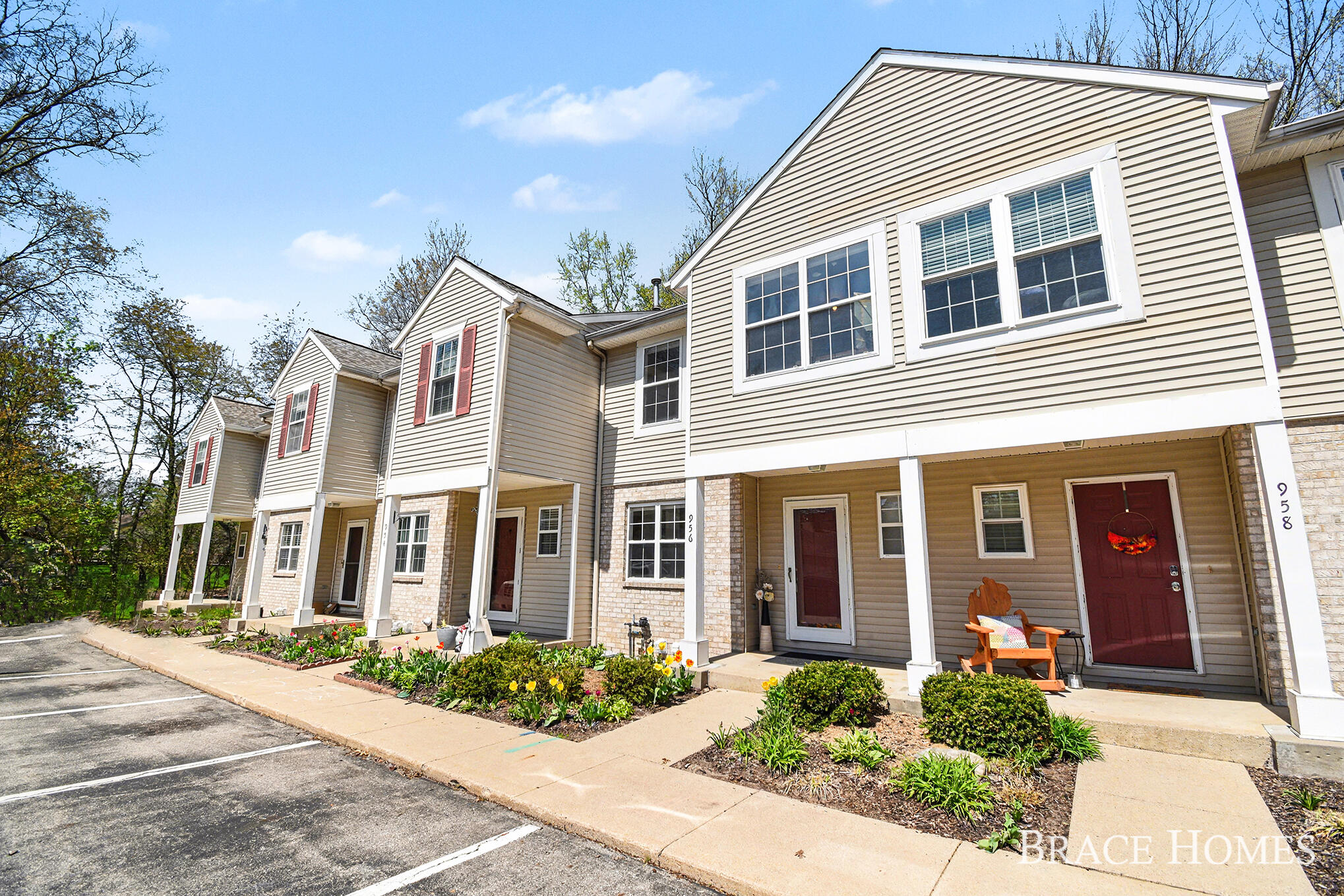 956 Ada Pl Drive SE
