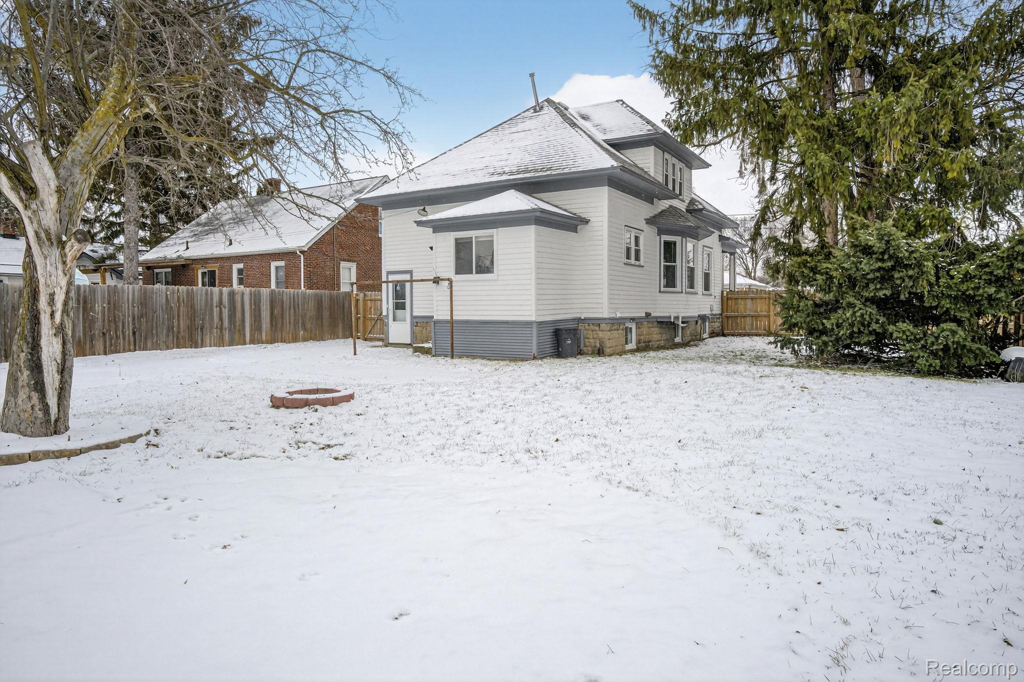 2917 N Michigan Avenue