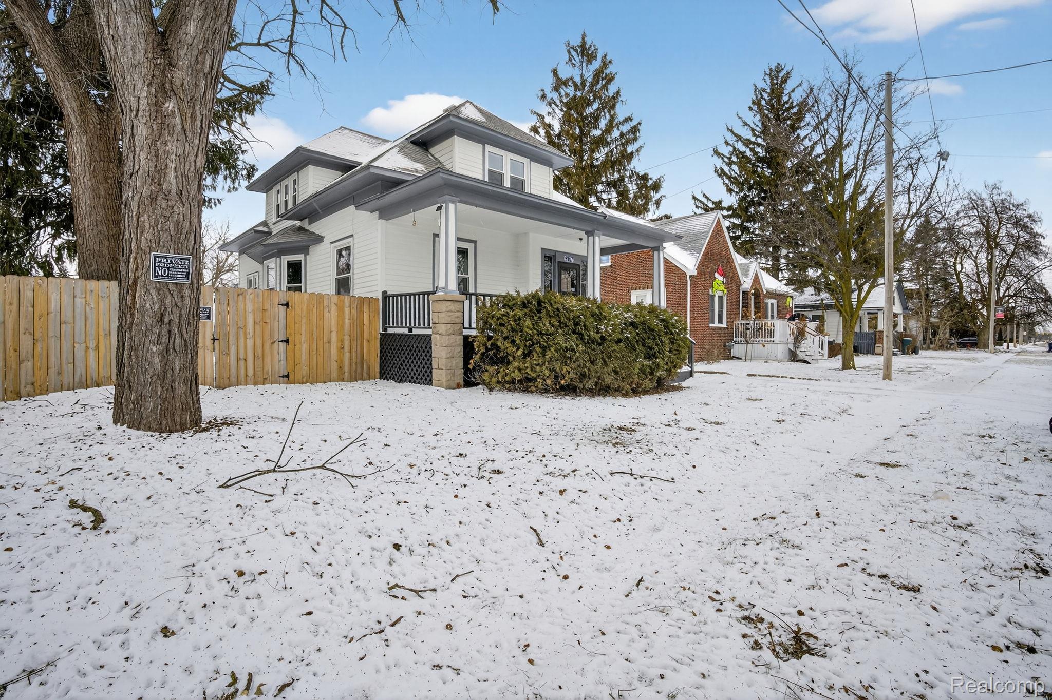 2917 N Michigan Avenue