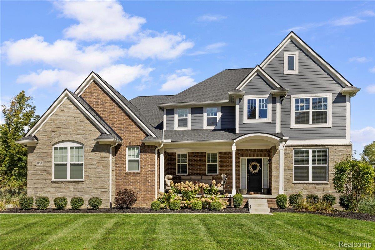 1930 Thorncrest Court