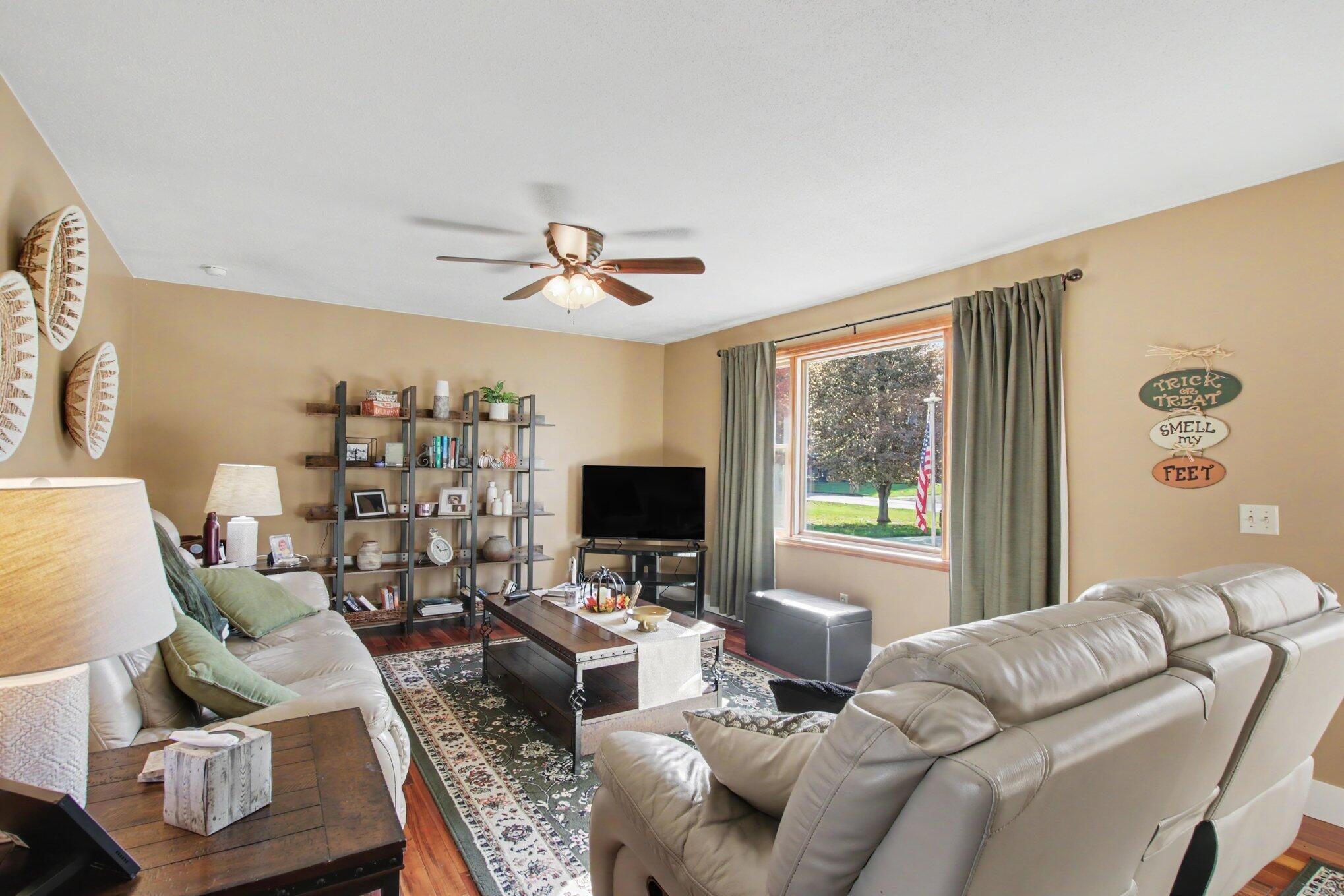 845 Poplar