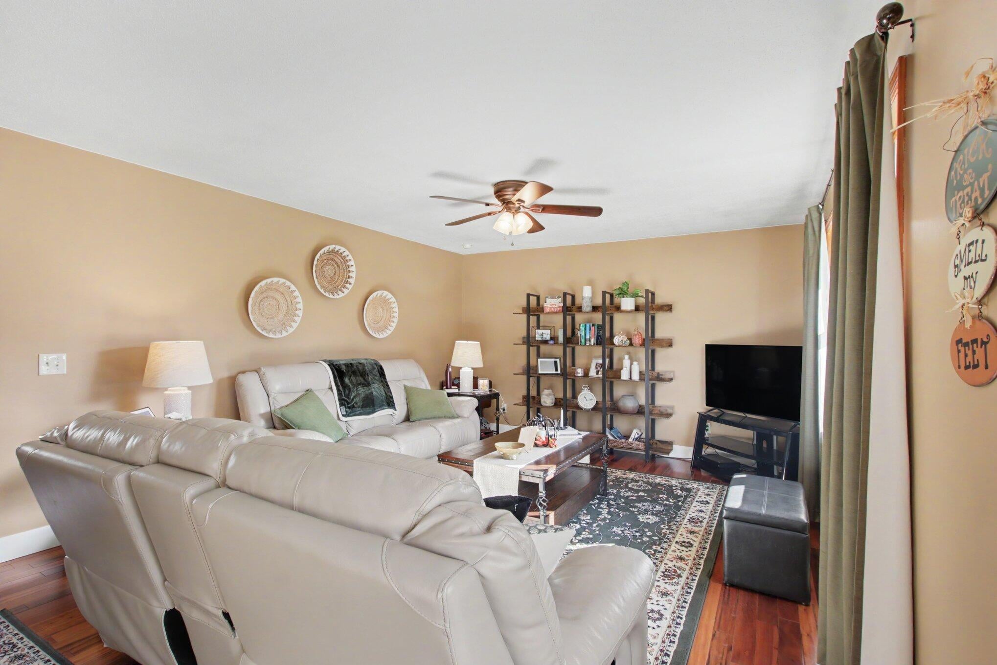 845 Poplar