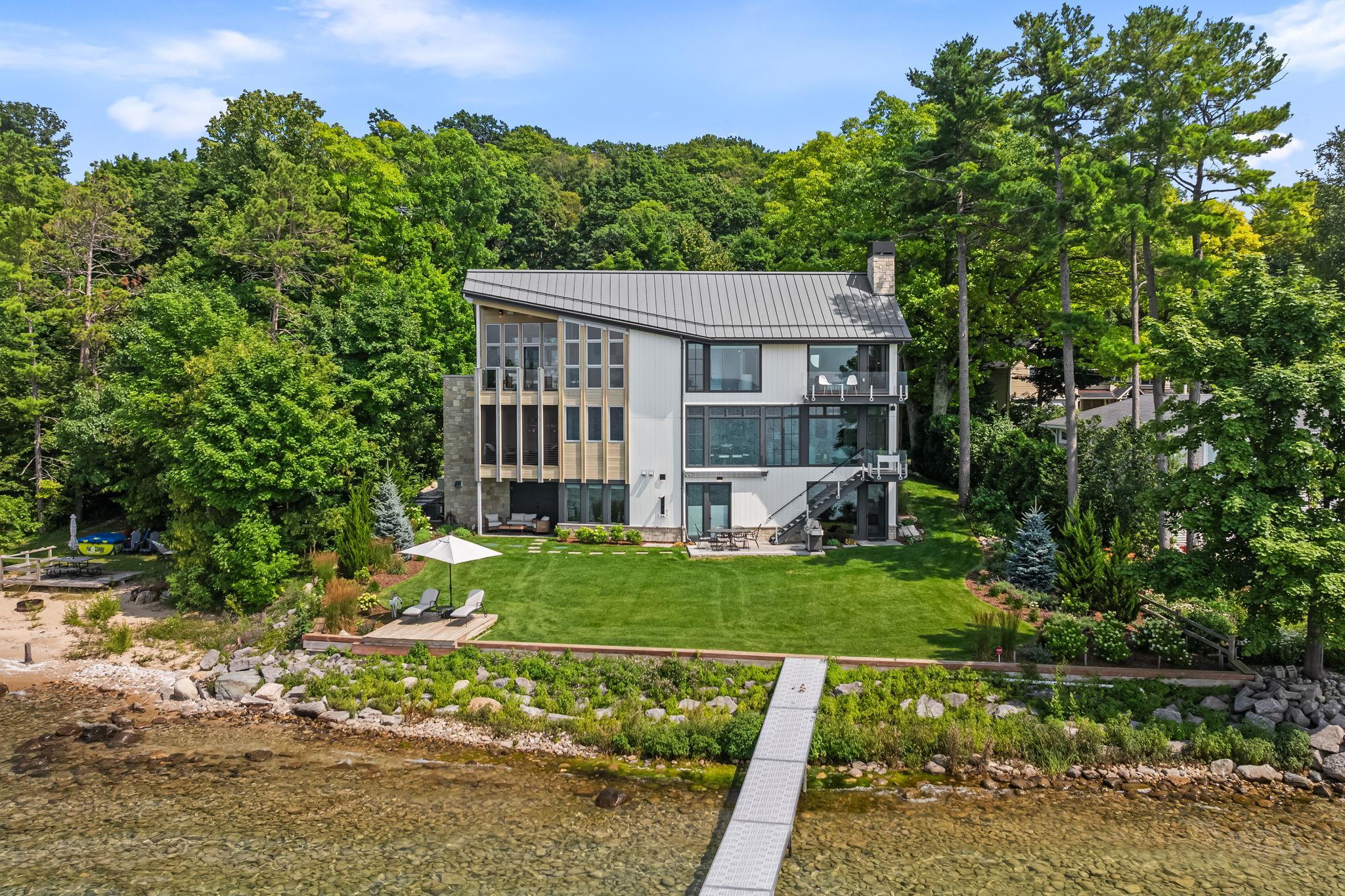 9669 Peninsula Drive