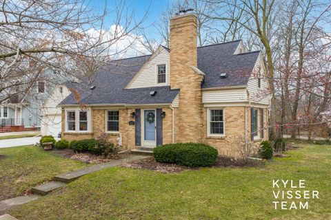 849 Maxwell Avenue SE East Grand Rapids City MI 49506