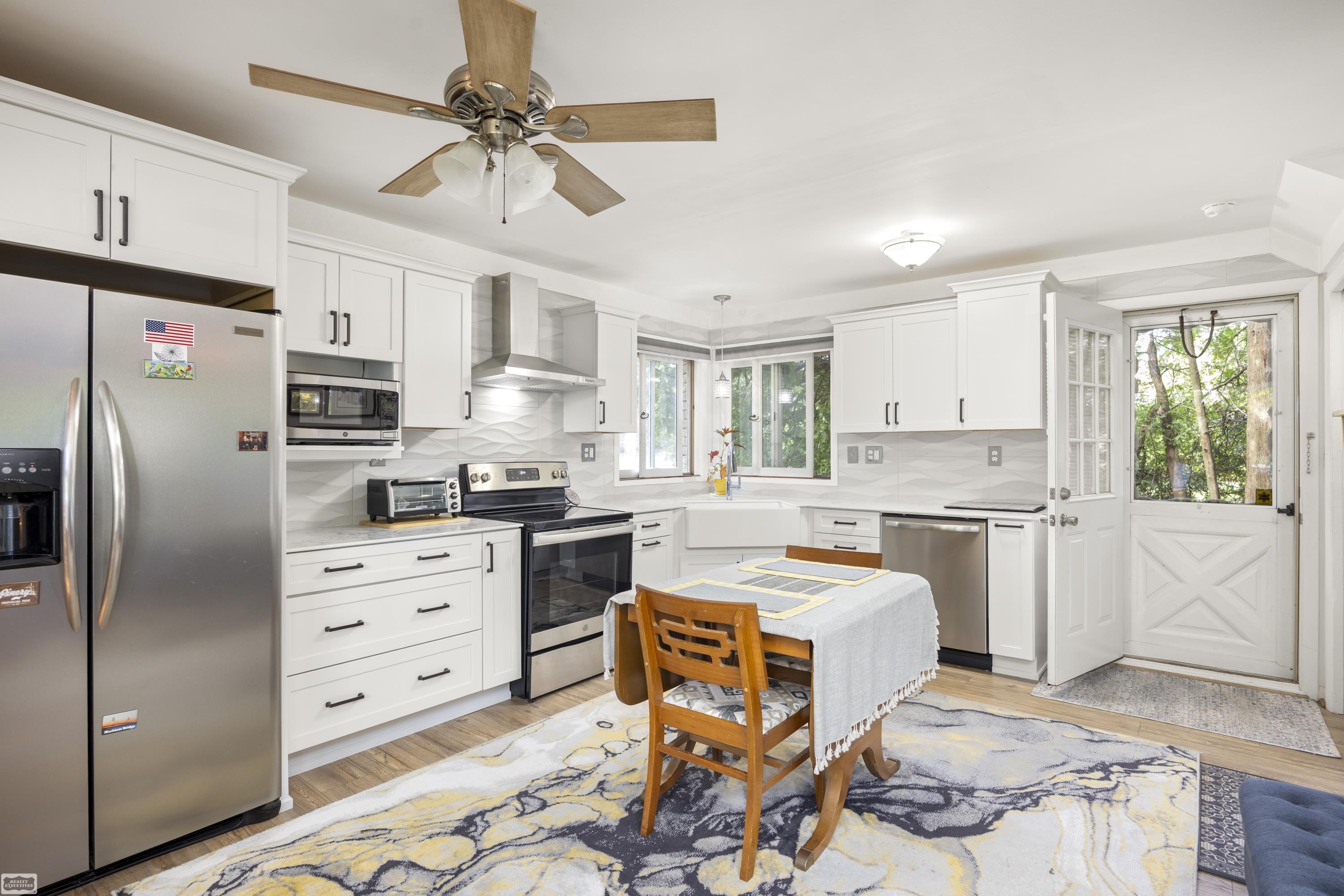 2345 Lakeshore Drive