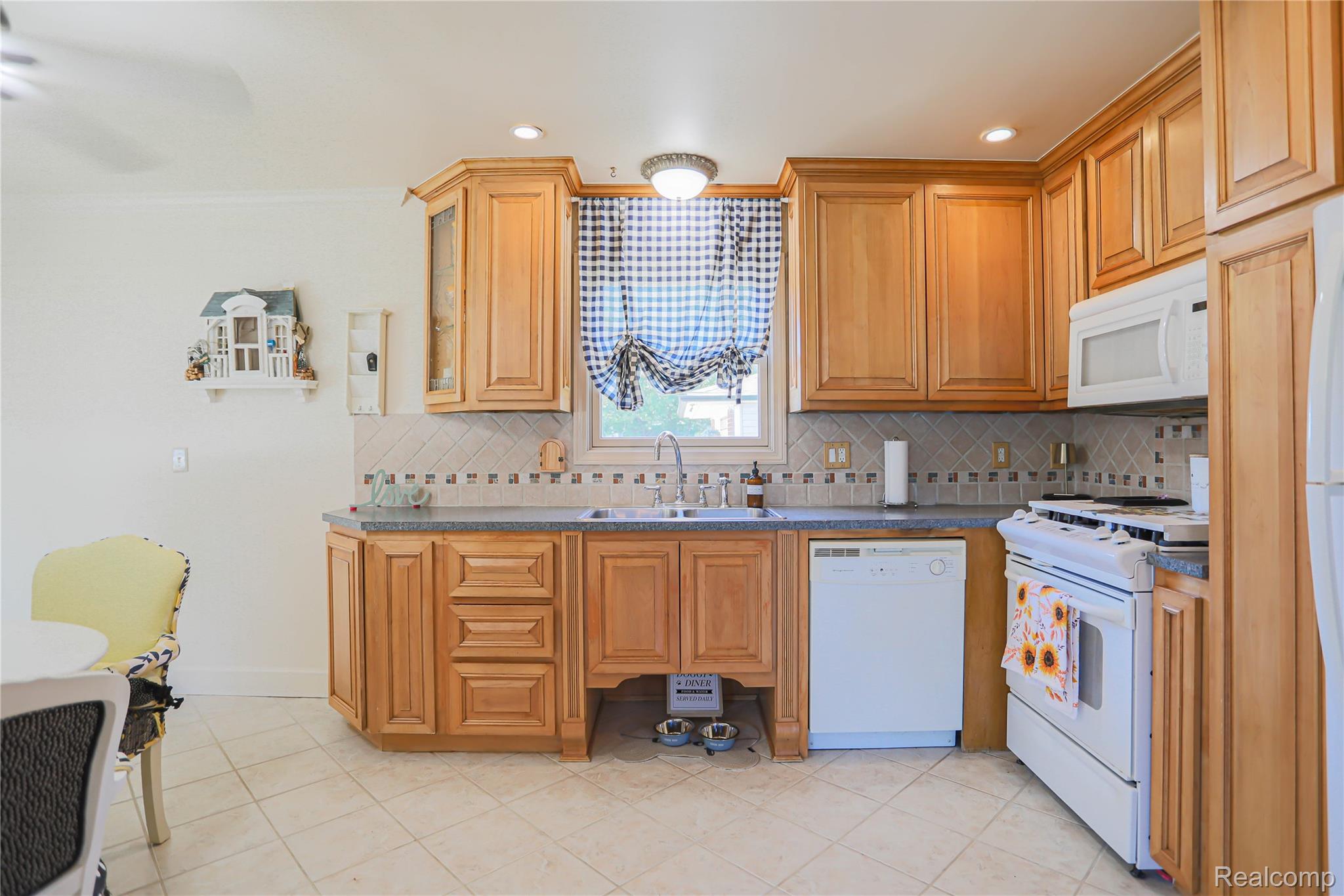 Warren City, Michigan 48089, United States, 3 Bedrooms Bedrooms, ,2 BathroomsBathrooms,Residential,Active,196980