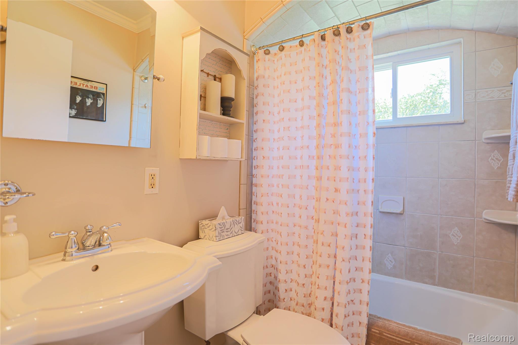 Warren City, Michigan 48089, United States, 3 Bedrooms Bedrooms, ,2 BathroomsBathrooms,Residential,Active,196980