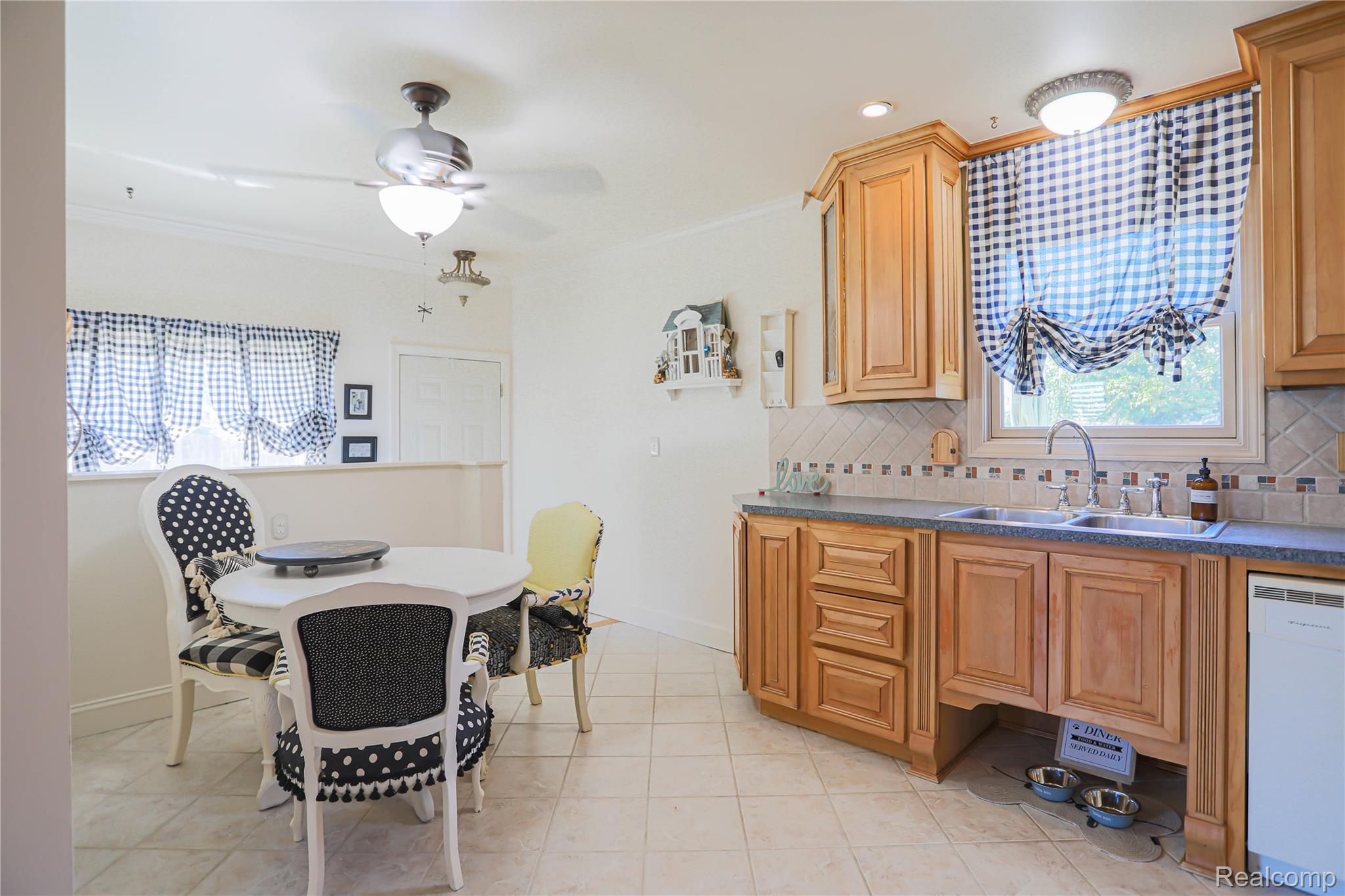 Warren City, Michigan 48089, United States, 3 Bedrooms Bedrooms, ,2 BathroomsBathrooms,Residential,Active,196980