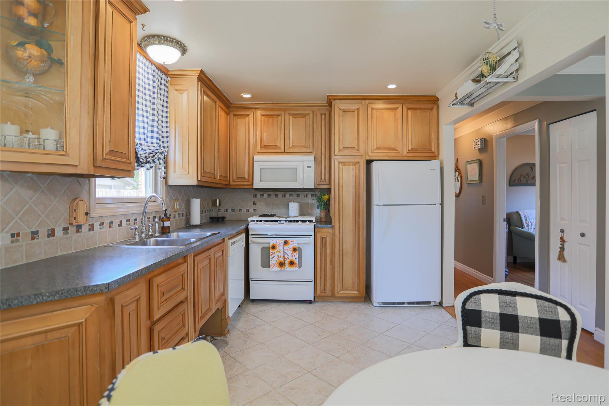 Warren City, Michigan 48089, United States, 3 Bedrooms Bedrooms, ,2 BathroomsBathrooms,Residential,Active,196980