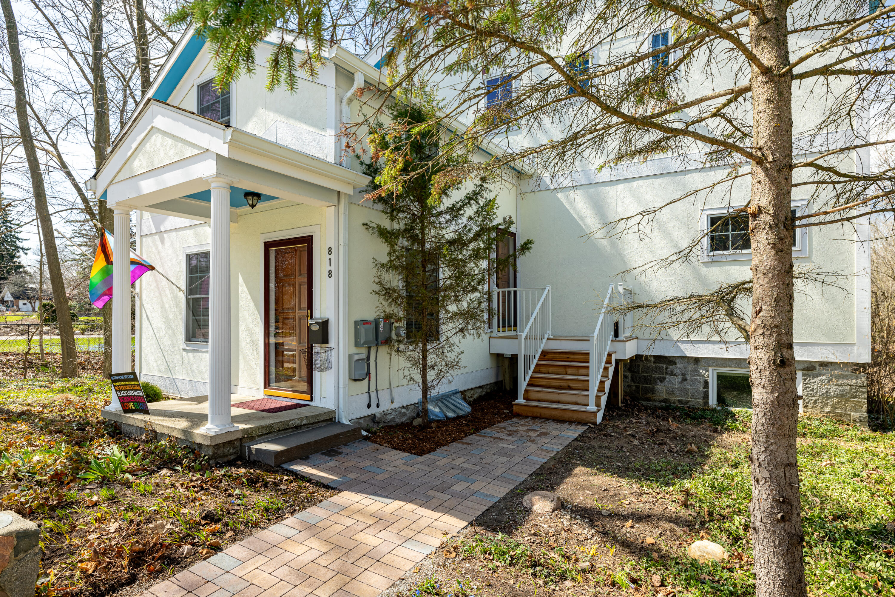 818 S 7th Street
