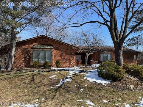 6323 Drakeshire Lane West Bloomfield Charter Township MI 48322