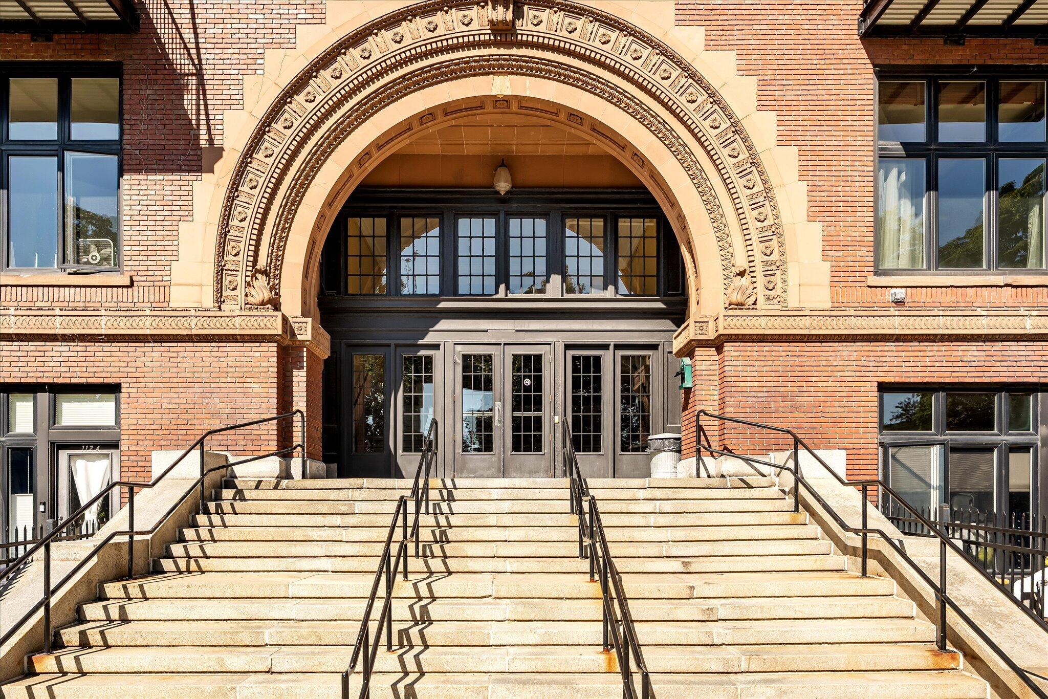 600 Broadway Avenue NW 224
