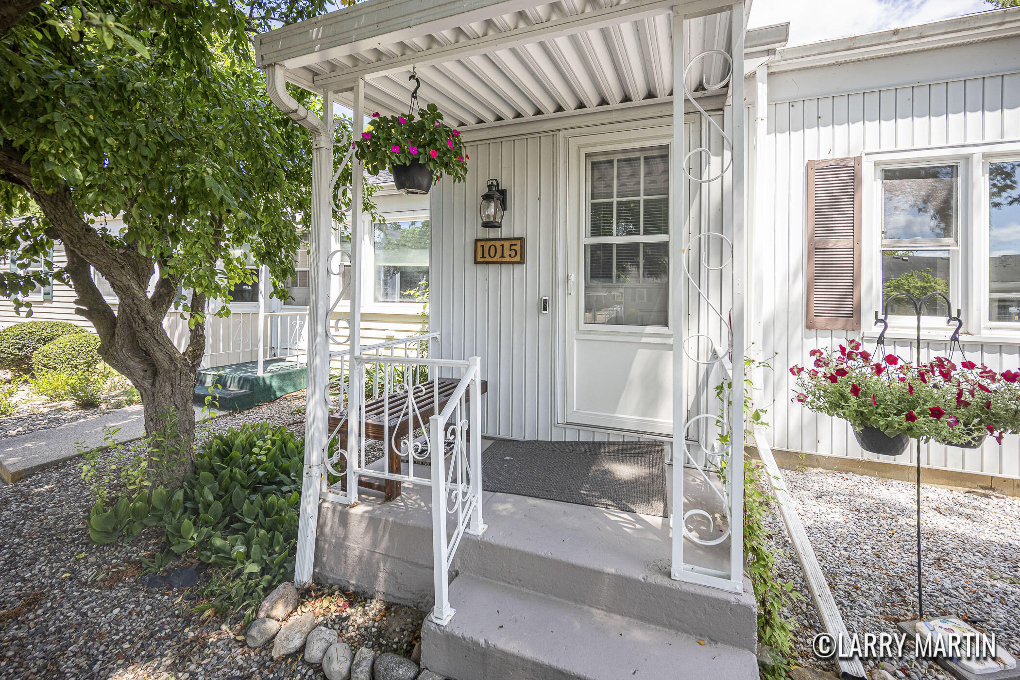1015 Village Lane