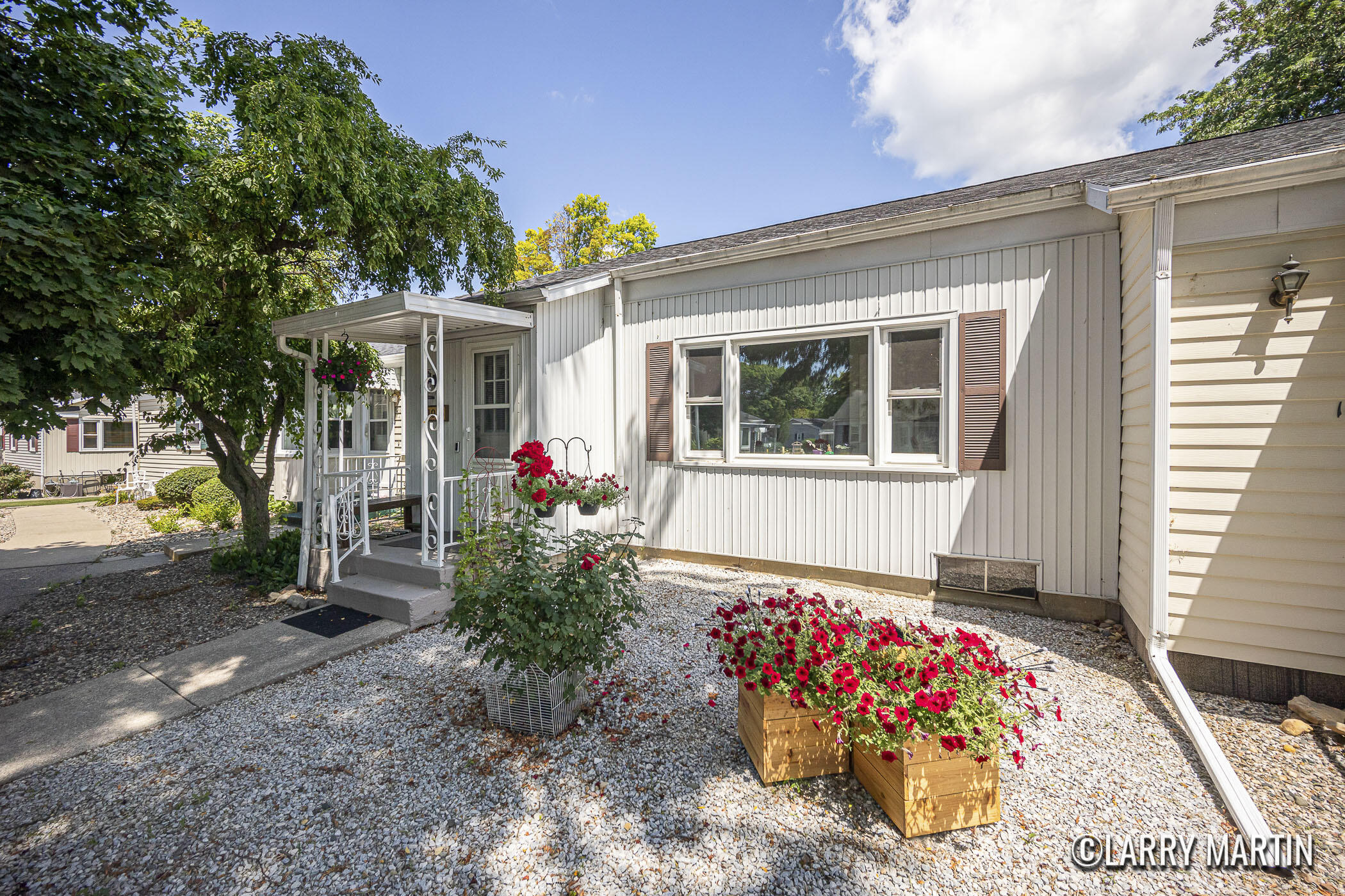 1015 Village Lane