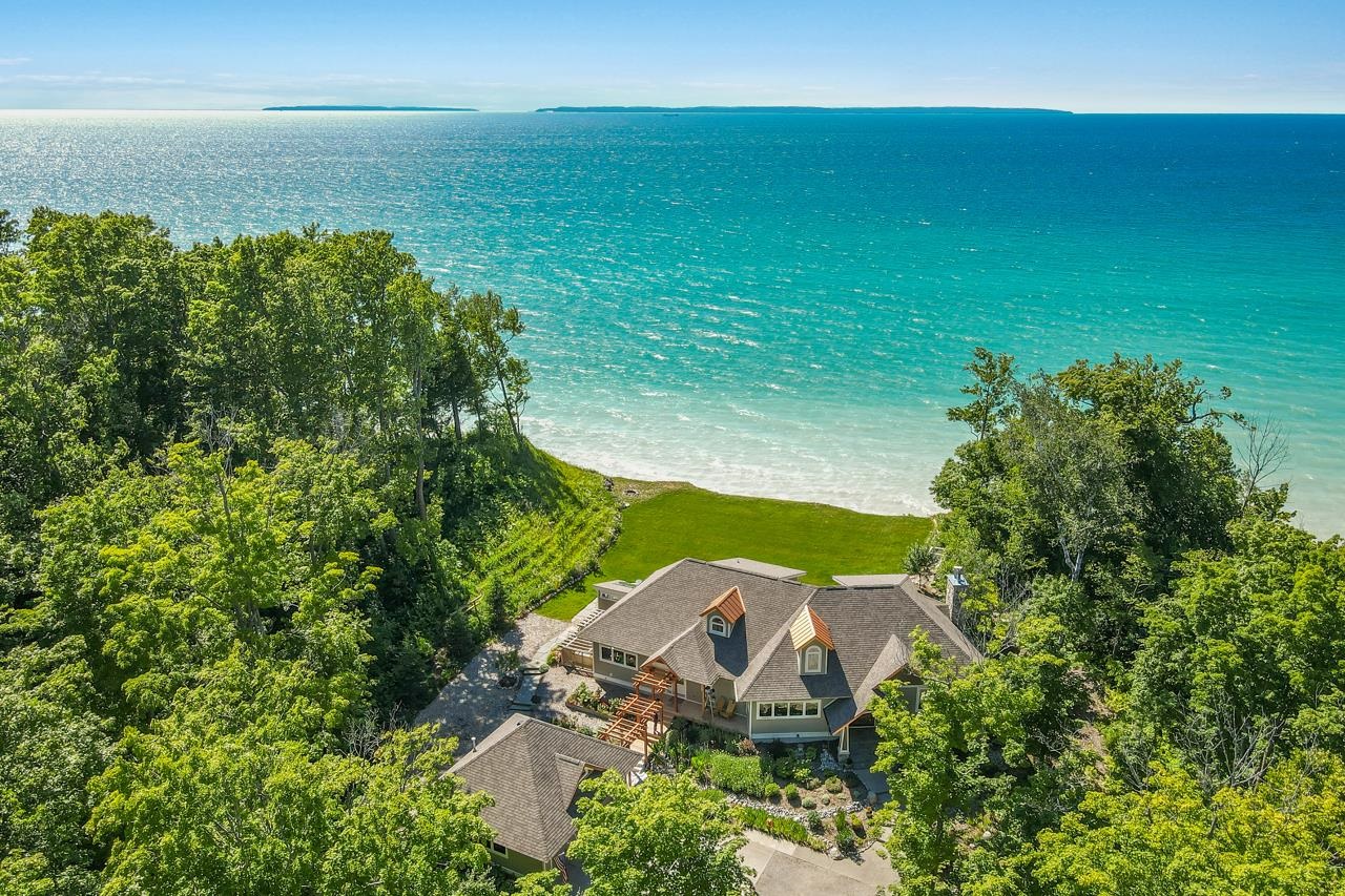 4201 N High Bluffs Drive