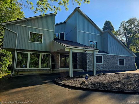 1830 Lone Pine Road Bloomfield Hills City MI 48302