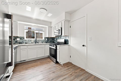Tiny photo for 618 N Inkster Road, Dearborn Heights City, MI 48127 (MLS # 20261069256)