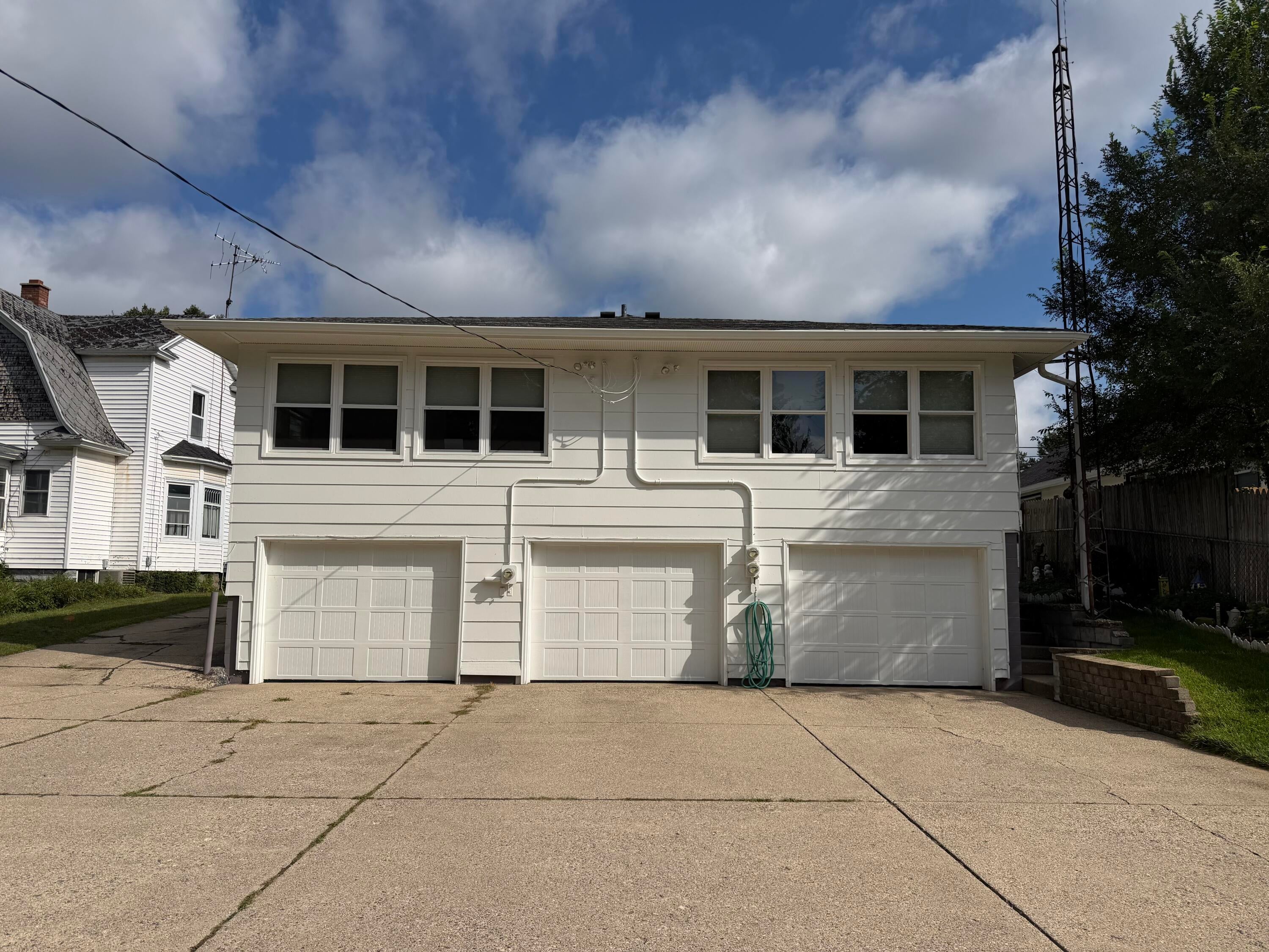 516 E Savidge Street