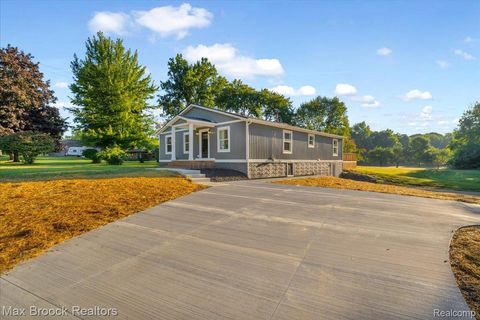 1654 Giddings Road Pontiac City MI 48340