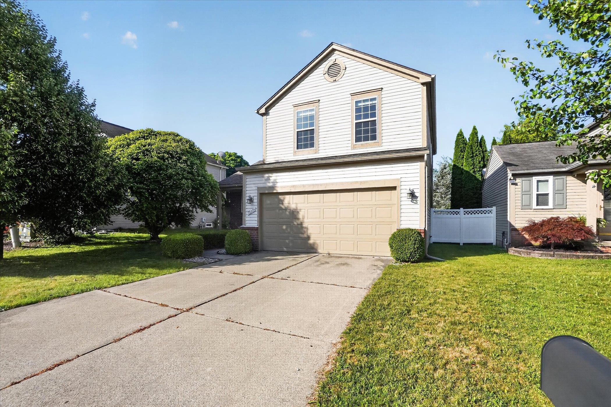 10304 Edgewater Trail