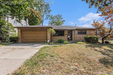 2338 Walter Avenue Warren City MI 48092