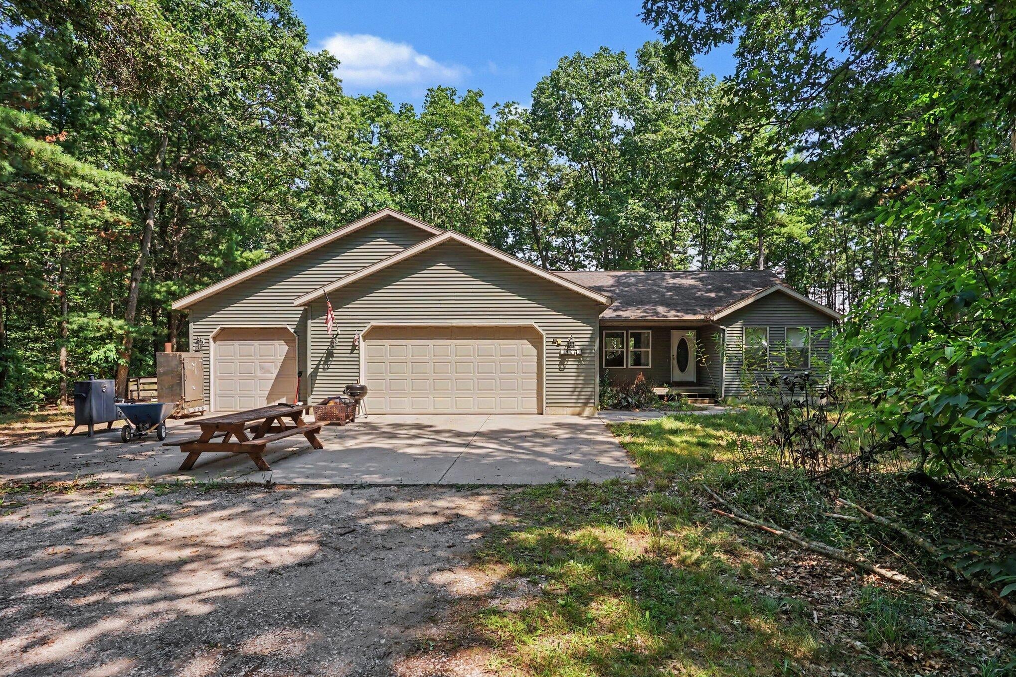 416 E River Road