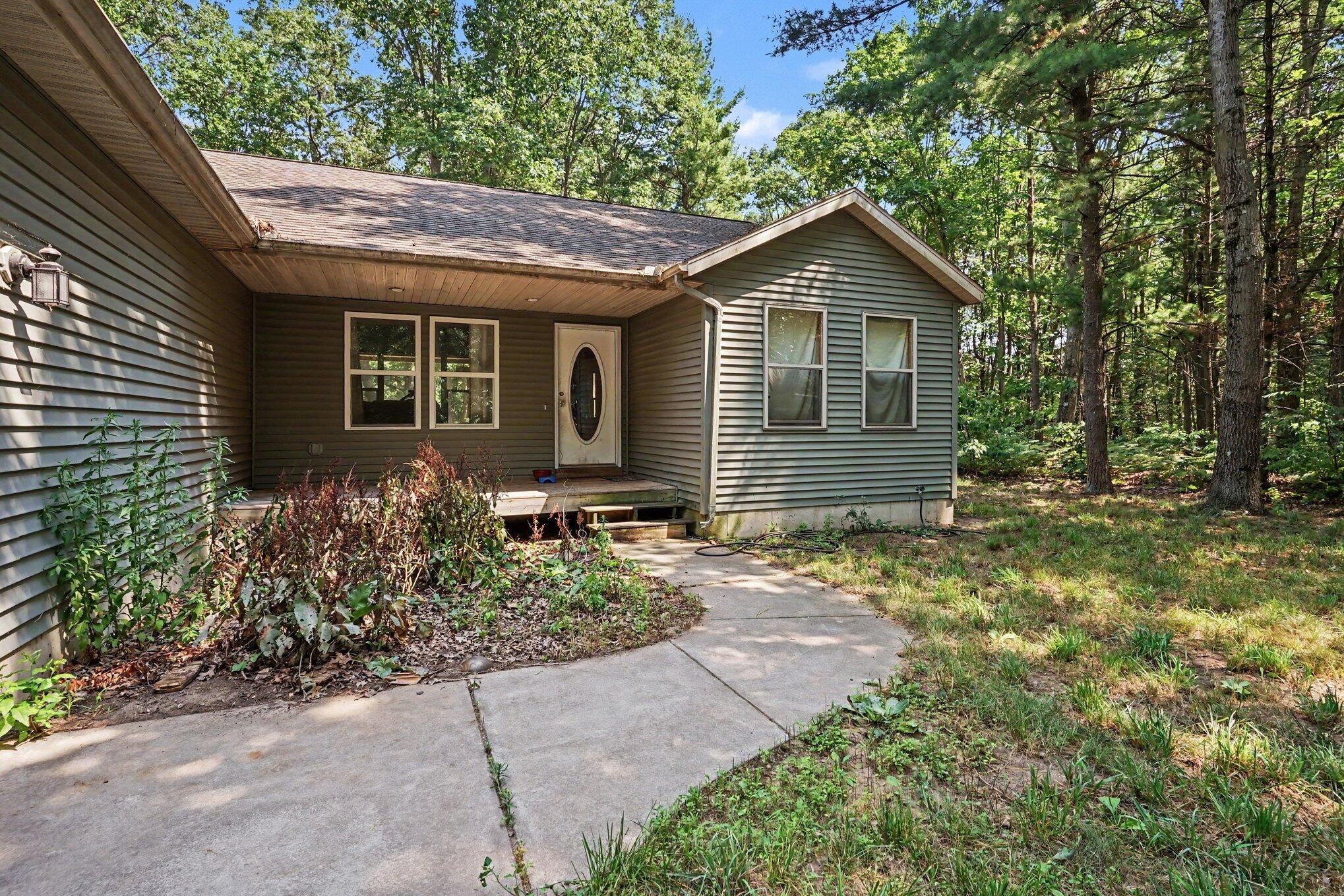 416 E River Road