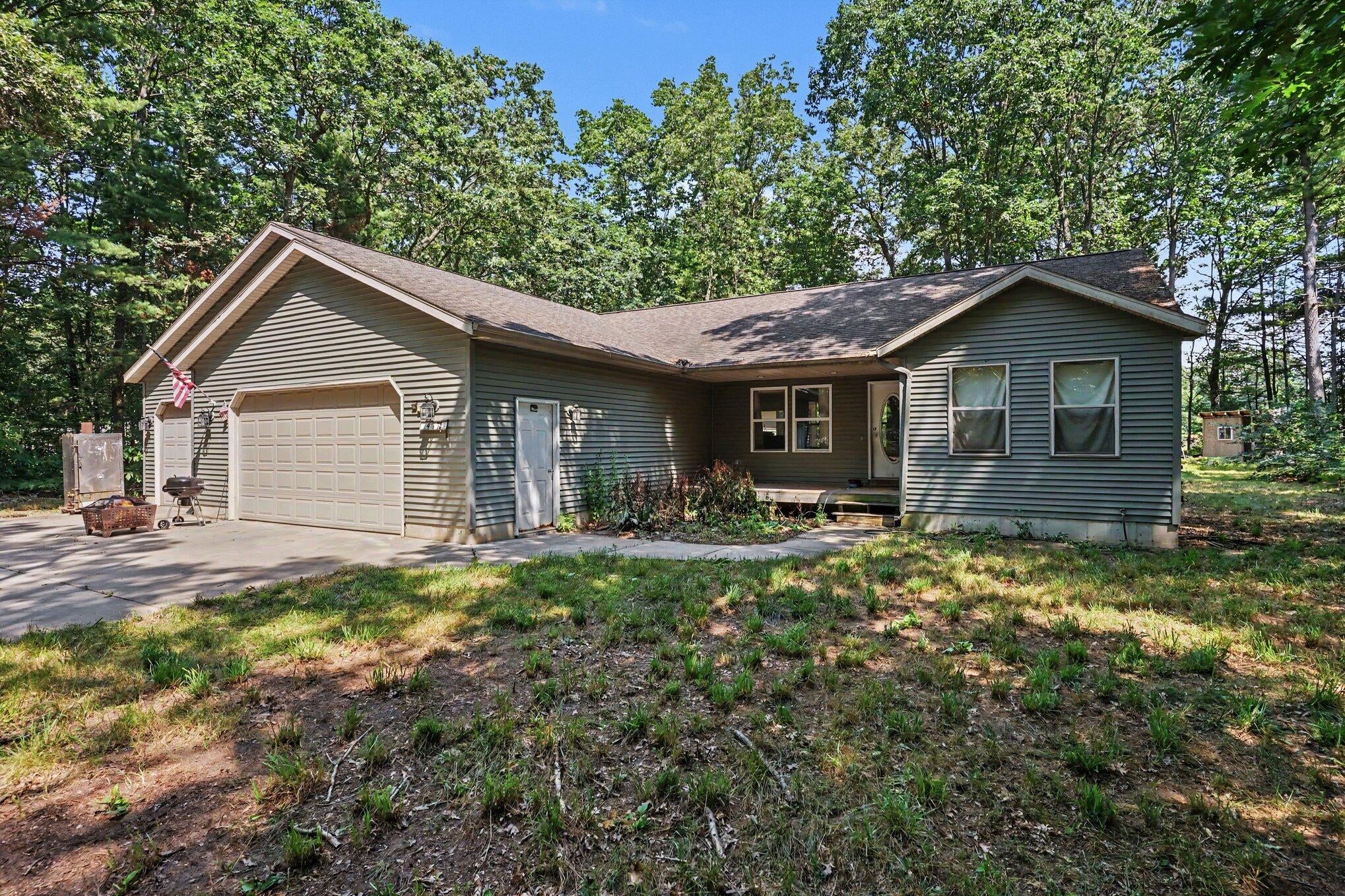 416 E River Road