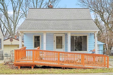 4537 Winifred Street Wayne City MI 48184