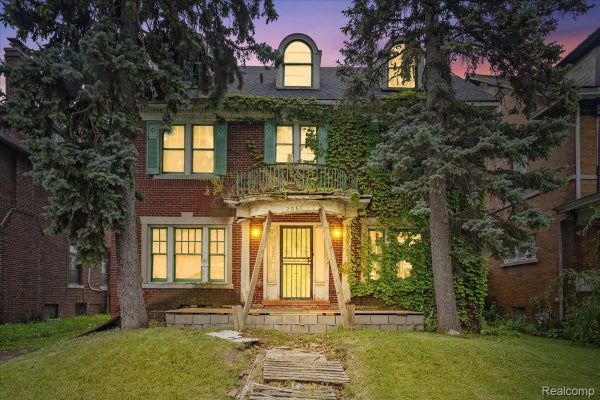 2061 LONGFELLOW ST, DETROIT, MI 48206 - Image a63dc3f78fb5c9a0edfc547cf2b3a57d/2404758640