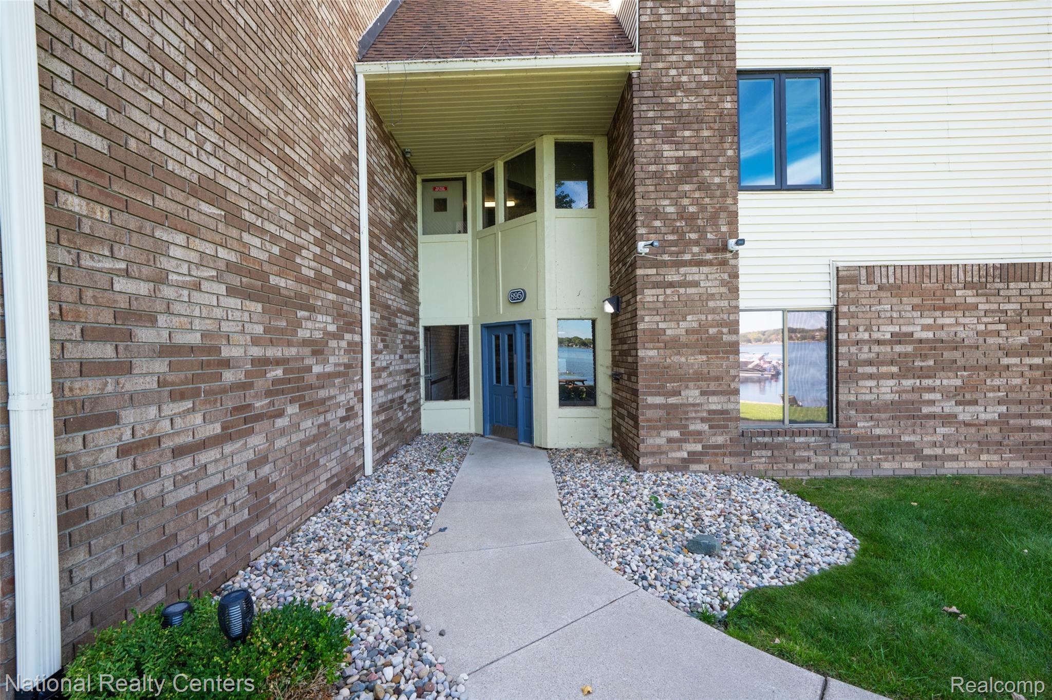 895 S Pontiac Trail C203