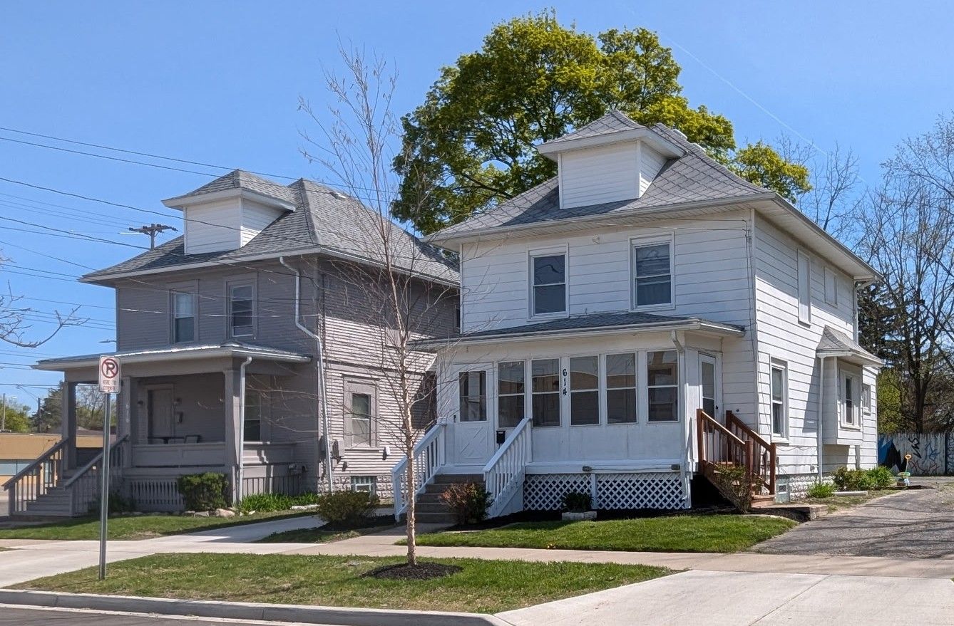 827 W SAGINAW Street