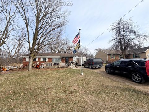 543 McMunn Street South Lyon City MI 48178