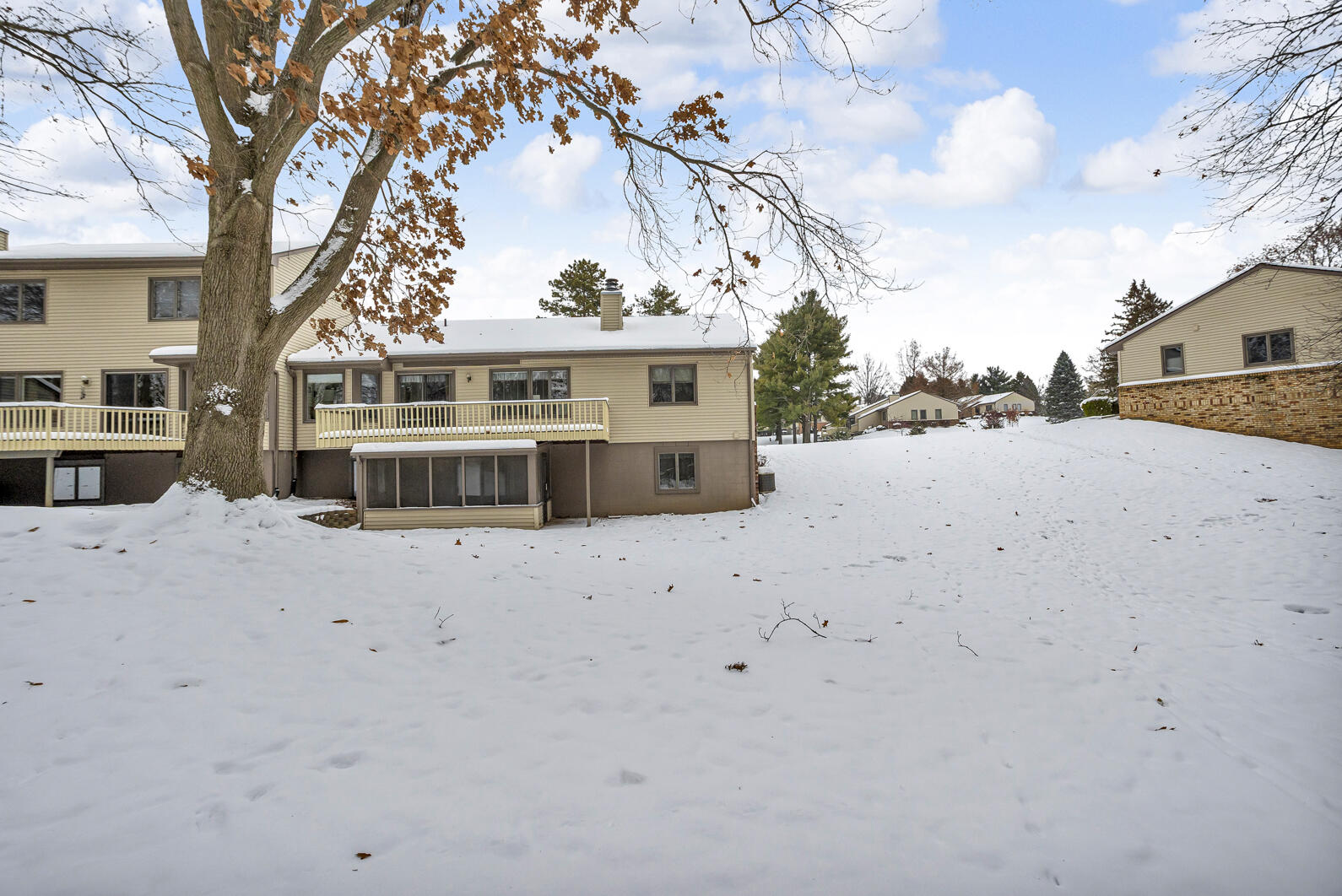 2815 S Wooddale Drive