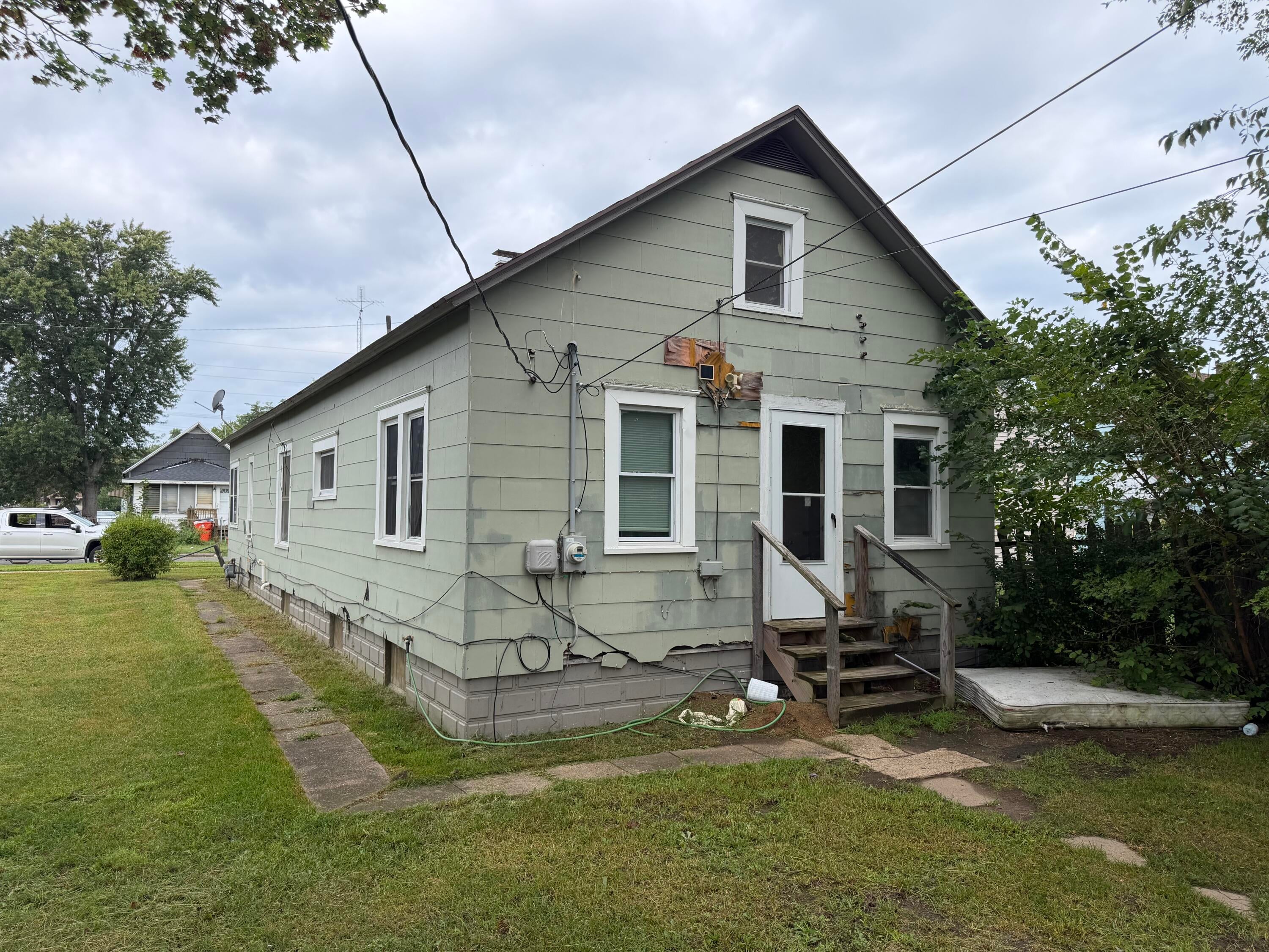 981 Pearl Street