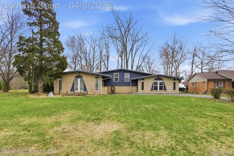 7514 Capri Drive White Lake Charter Township MI 48383