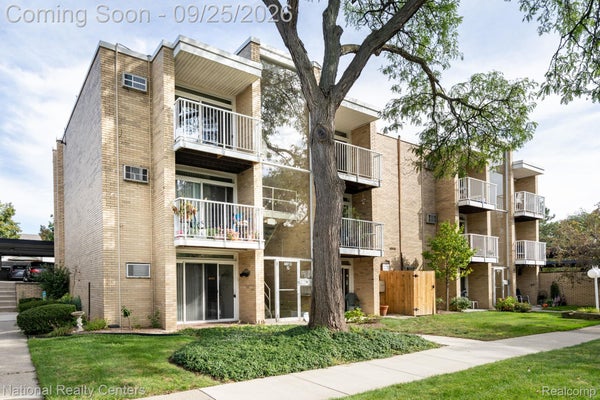 4913 CROOKS RD APT G1, ROYAL OAK, MI 48073 - Image a68302eafa3a7d7678261f3eb78ca18b/2207501674
