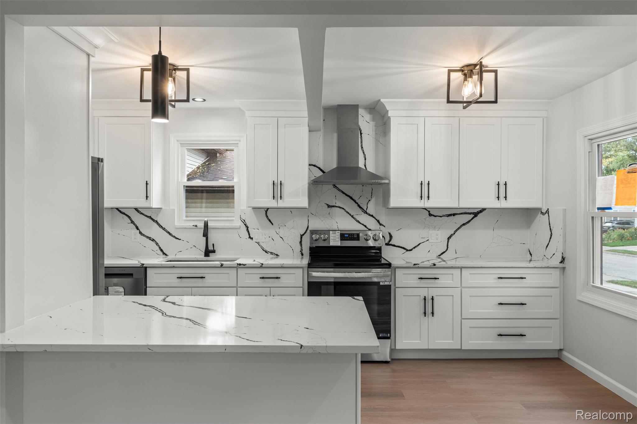 Royal Oak City, Michigan 48067, United States, 3 Bedrooms Bedrooms, ,2 BathroomsBathrooms,Residential,Coming Soon,219218